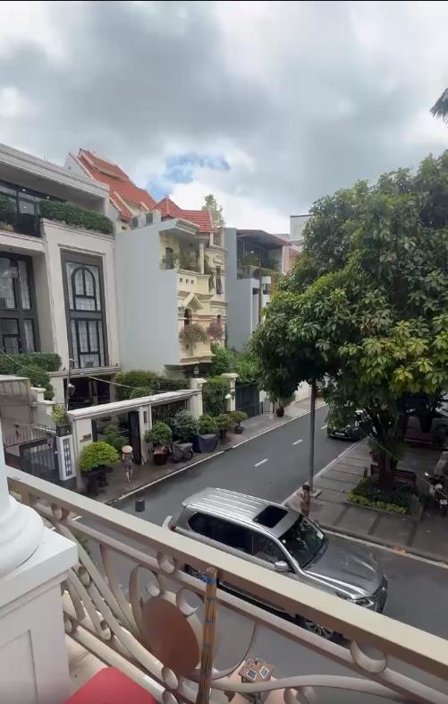 Bán Biệt Thự Khu VIP Nguyễn Trọng Tuyển Phú Nhuận: DTCN 142m2, 4 Tầng, Giá 51 Tỷ