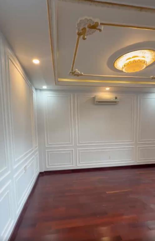 Bán Biệt Thự Khu VIP Nguyễn Trọng Tuyển Phú Nhuận: DTCN 142m2, 4 Tầng, Giá 51 Tỷ