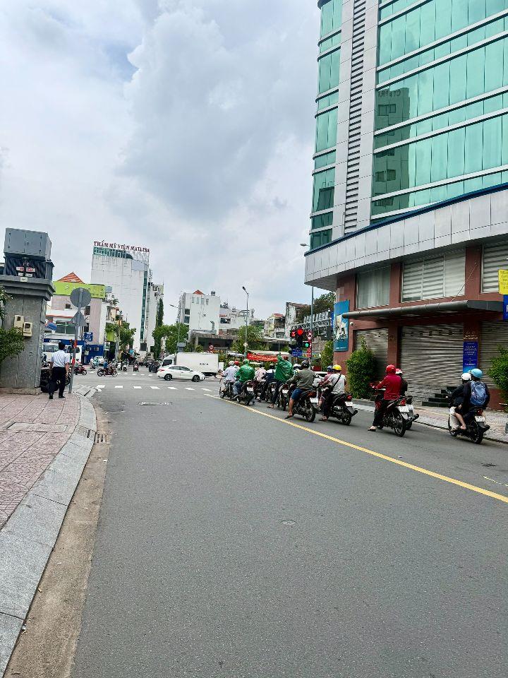 39 Tỷ! Bán Mặt Tiền Huỳnh Văn Bánh, Phú Nhuận - sát Ngã 4 Phú Nhuận - 6,8x15m - HDT 70tr