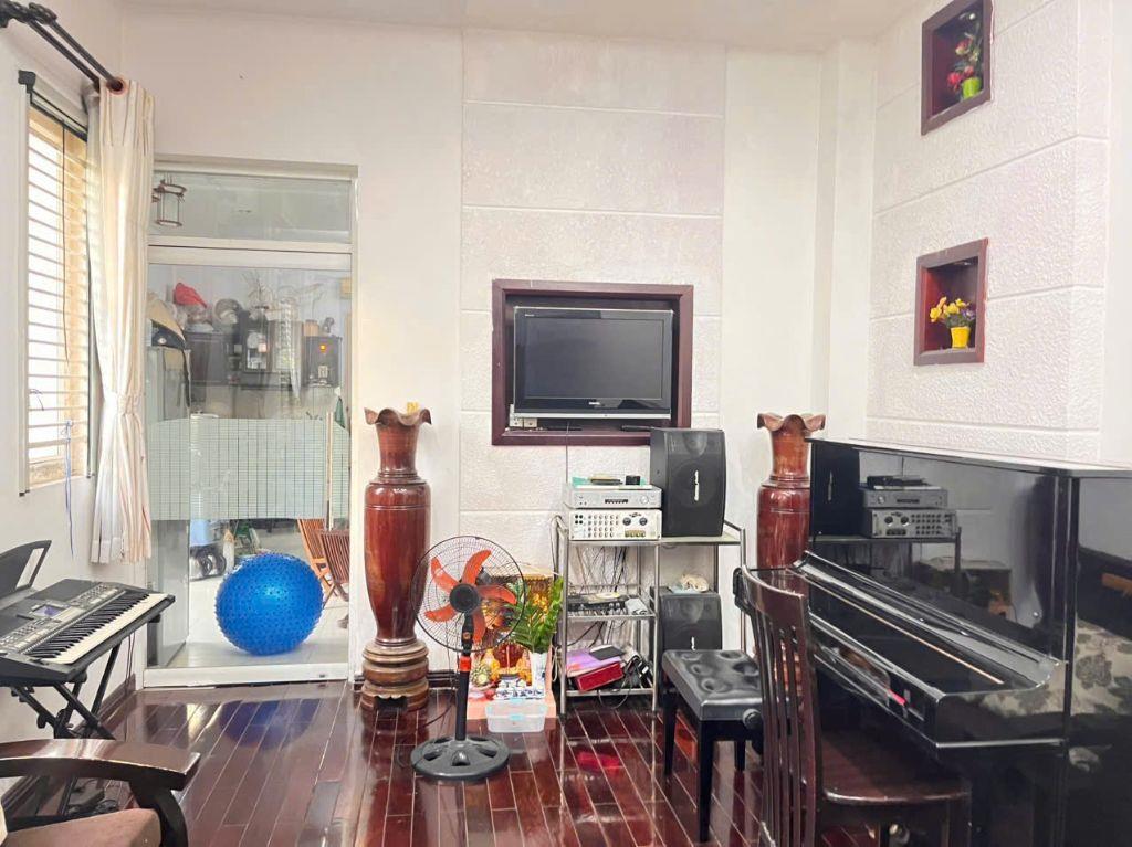 Bán Biệt Thự Góc 2 Mặt Tiền Bình Lợi – 10x20m (Có Hồ Bơi, Sân Vườn, Gara 2 Ô Tô) – 32 Tỷ