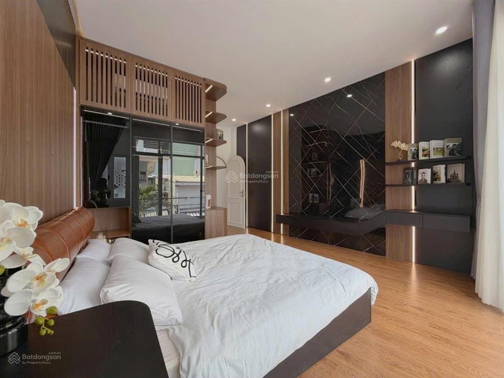 Bán nhà 3 tầng full nội thất sang trọng đường oto 6m kiệt huỳnh ngọc huệ  cách đường 20m.