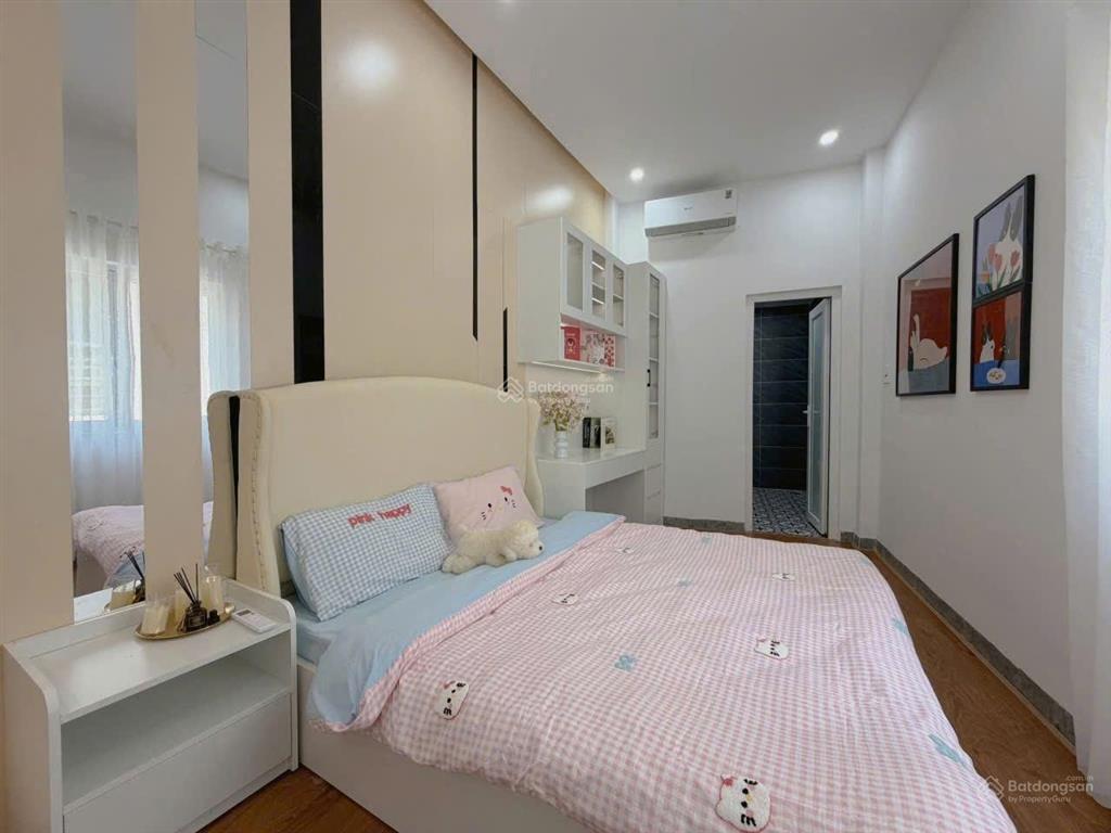 Bán nhà 3 tầng full nội thất sang trọng đường oto 6m kiệt huỳnh ngọc huệ  cách đường 20m.