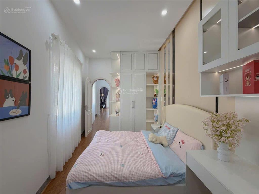Bán nhà 3 tầng full nội thất sang trọng đường oto 6m kiệt huỳnh ngọc huệ  cách đường 20m.