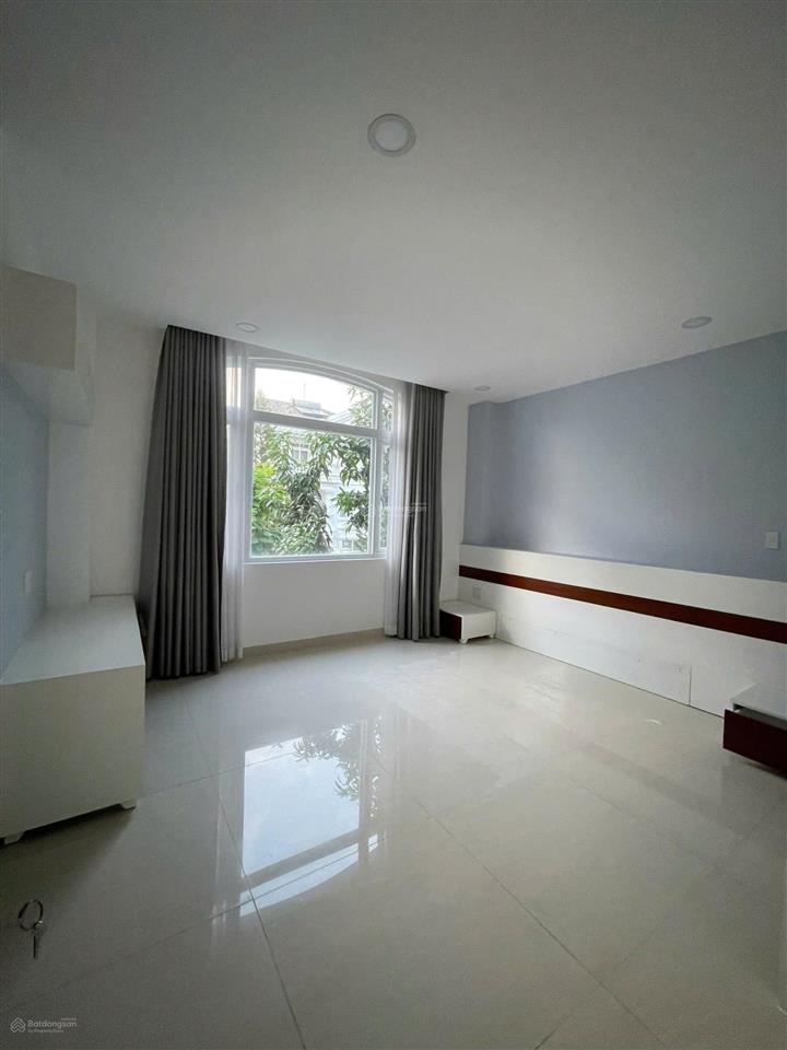 Cho thuê biệt thự phú mỹ hưng, cạnh công viên và khu lâu đài chateau, 140m2(7x20), 3 tầng, 4pn, 4wc