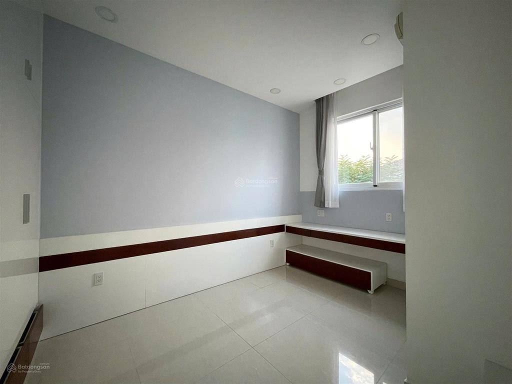 Cho thuê biệt thự phú mỹ hưng, cạnh công viên và khu lâu đài chateau, 140m2(7x20), 3 tầng, 4pn, 4wc