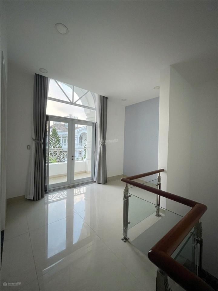 Cho thuê biệt thự phú mỹ hưng, cạnh công viên và khu lâu đài chateau, 140m2(7x20), 3 tầng, 4pn, 4wc