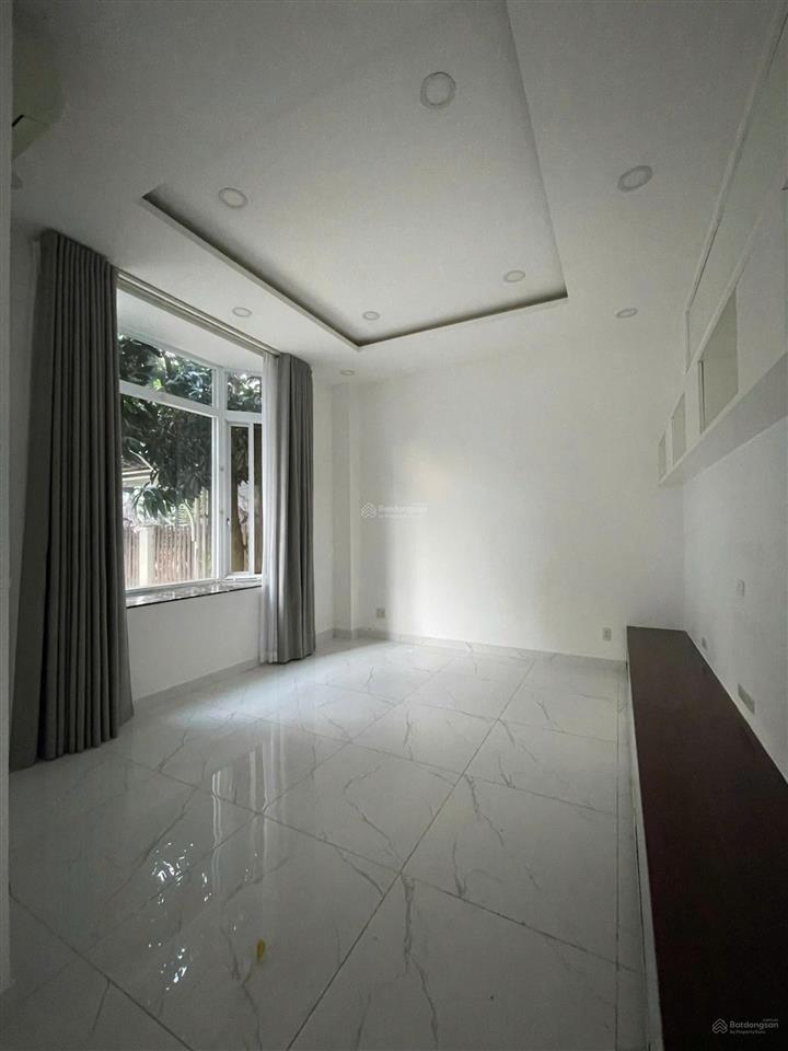Cho thuê biệt thự phú mỹ hưng, cạnh công viên và khu lâu đài chateau, 140m2(7x20), 3 tầng, 4pn, 4wc