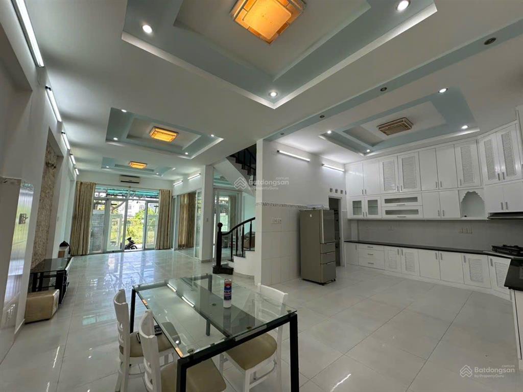 Cho thuê biệt thự phú mỹ hưng, cạnh bên các trường nhật bản, đài bắc, hàn quốc,.. 144m2(8x18m) 5pn