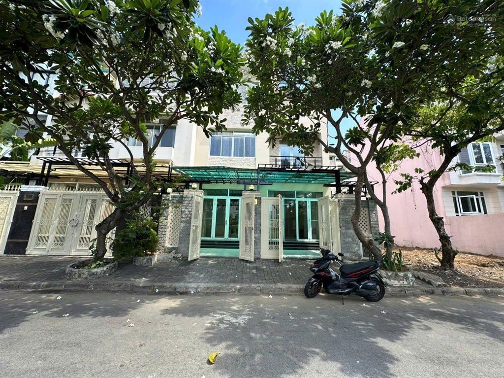 Cho thuê biệt thự phú mỹ hưng, cạnh bên các trường nhật bản, đài bắc, hàn quốc,.. 144m2(8x18m) 5pn