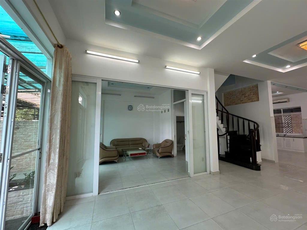 Cho thuê biệt thự phú mỹ hưng, cạnh bên các trường nhật bản, đài bắc, hàn quốc,.. 144m2(8x18m) 5pn