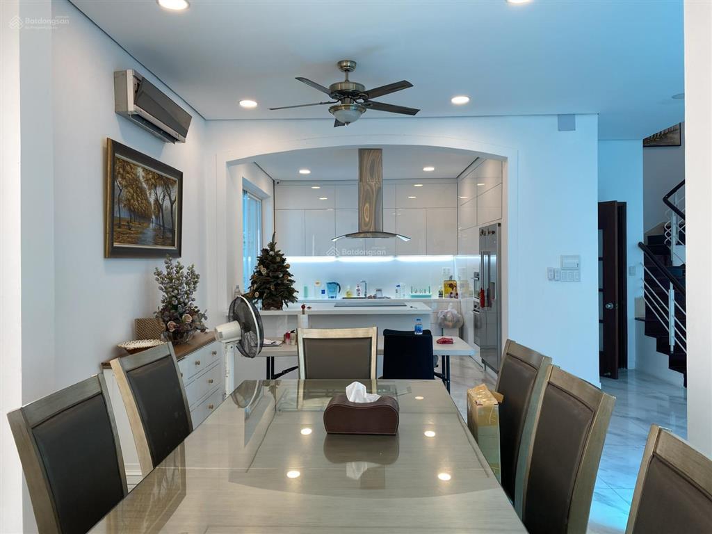 Cho thuê biệt thự song lập khu mỹ hoàng, phú mỹ hưng, nhà đẹp 210m2 (10,5x20) cạnh cv hồ bán nguyệt