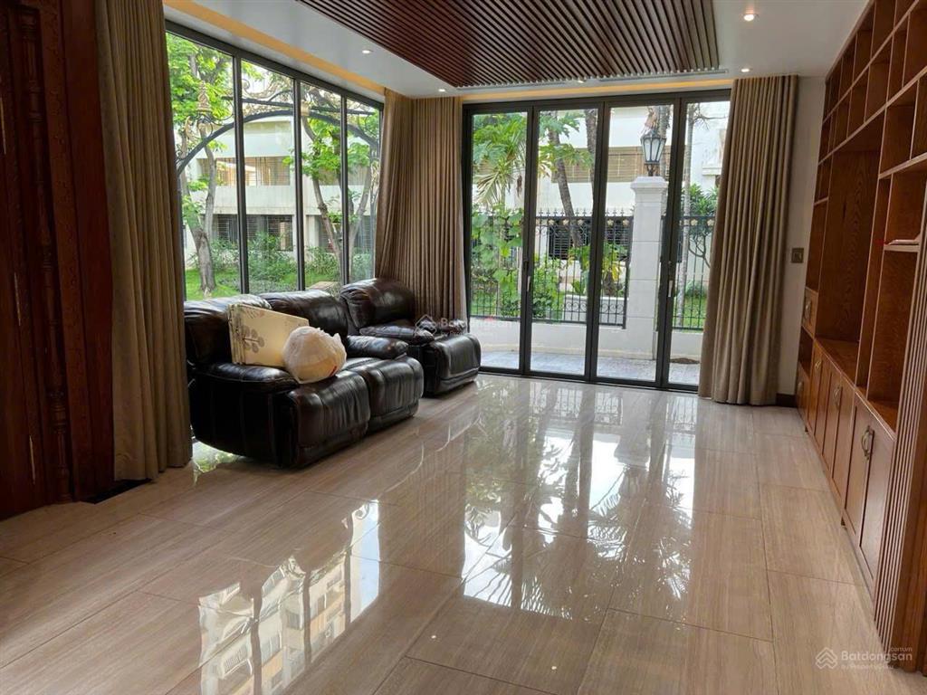 Cho thuê biệt thự đơn lập căn góc công viên, khu mỹ hoàng phú mỹ hưng, hồ bơi, sân vườn, 4pn master