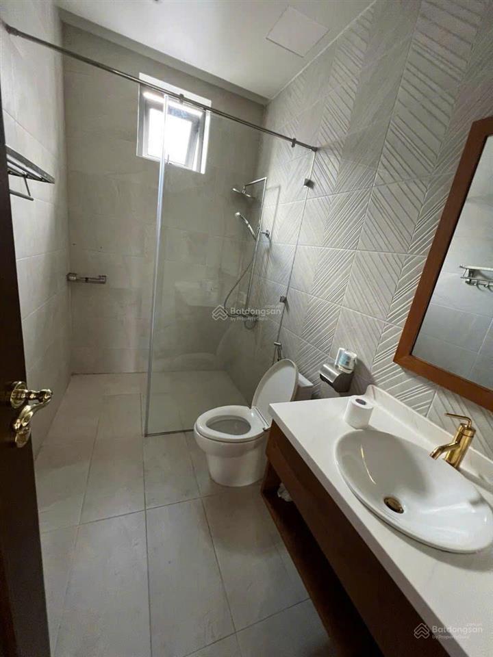 Cho thuê biệt thự đơn lập căn góc công viên, khu mỹ hoàng phú mỹ hưng, hồ bơi, sân vườn, 4pn master