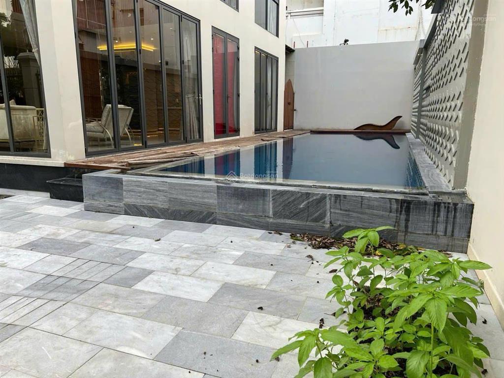 Cho thuê biệt thự đơn lập căn góc công viên, khu mỹ hoàng phú mỹ hưng, hồ bơi, sân vườn, 4pn master
