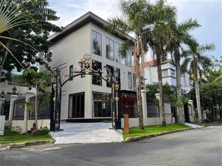 Cho thuê biệt thự đơn lập căn góc công viên, khu mỹ hoàng phú mỹ hưng, hồ bơi, sân vườn, 4pn master