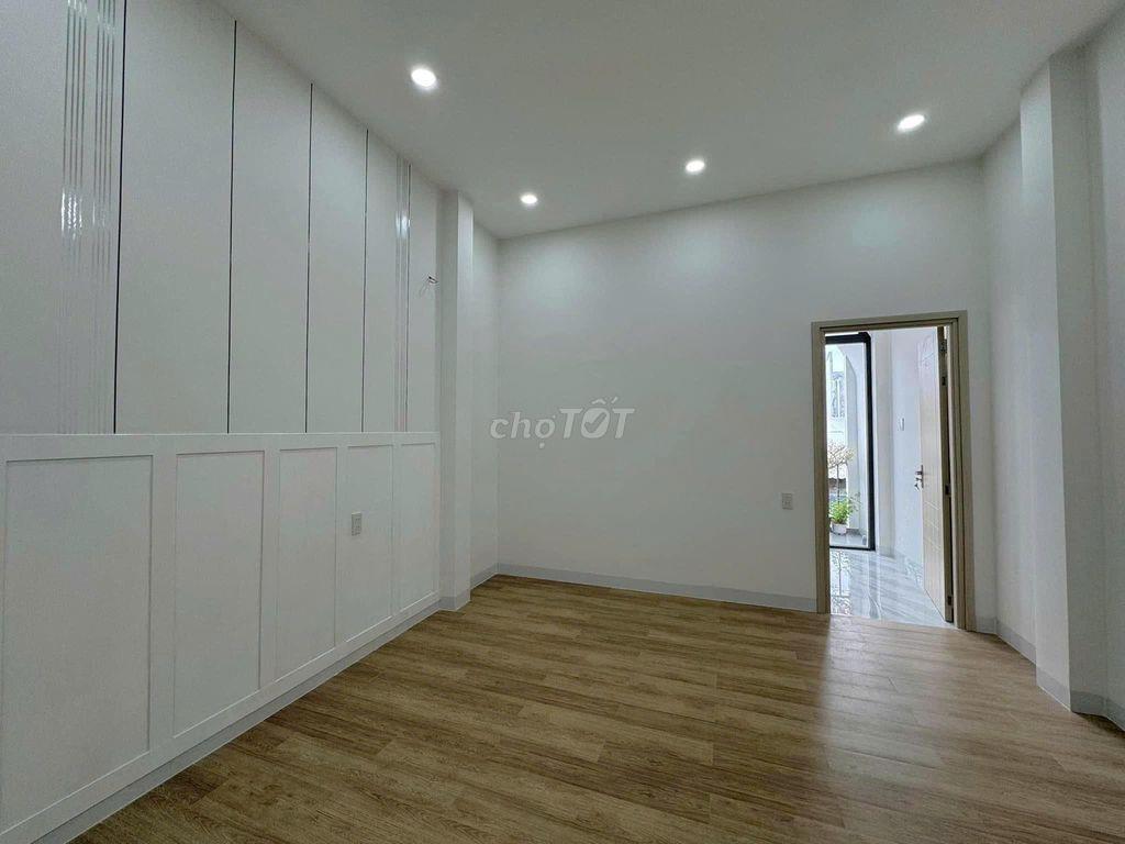 Nhà lầu 3 phòng ngủ, diện tích 150m2 sử dụng cách chợ 500m2