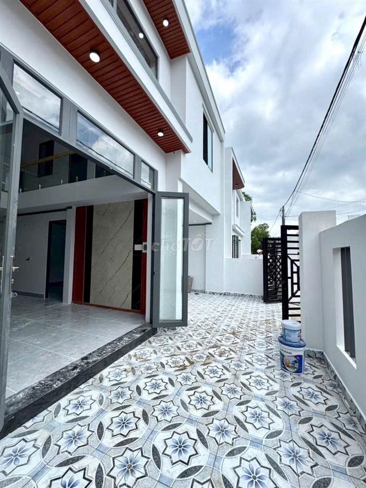 Nhà Biệt Thự ngang 8m KDC hiện hữu Giá bán hơn 1 tỷ X = 8