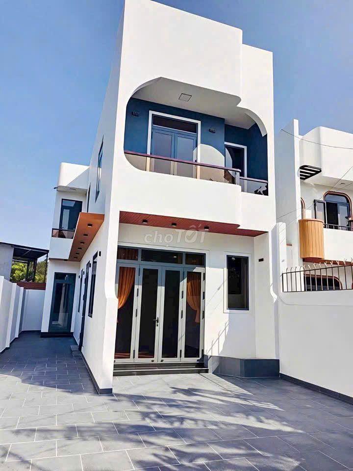 Nhà lầu sổ riêng thổ cư 1 sẹc đường 768 Giá TT 555 triệu nhận nhà