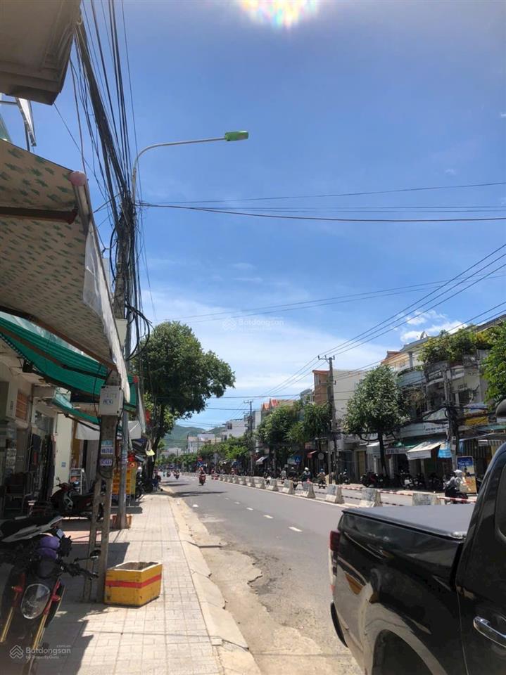 Cần bán lô góc mặt tiền đường lê hồng phong  nha trang