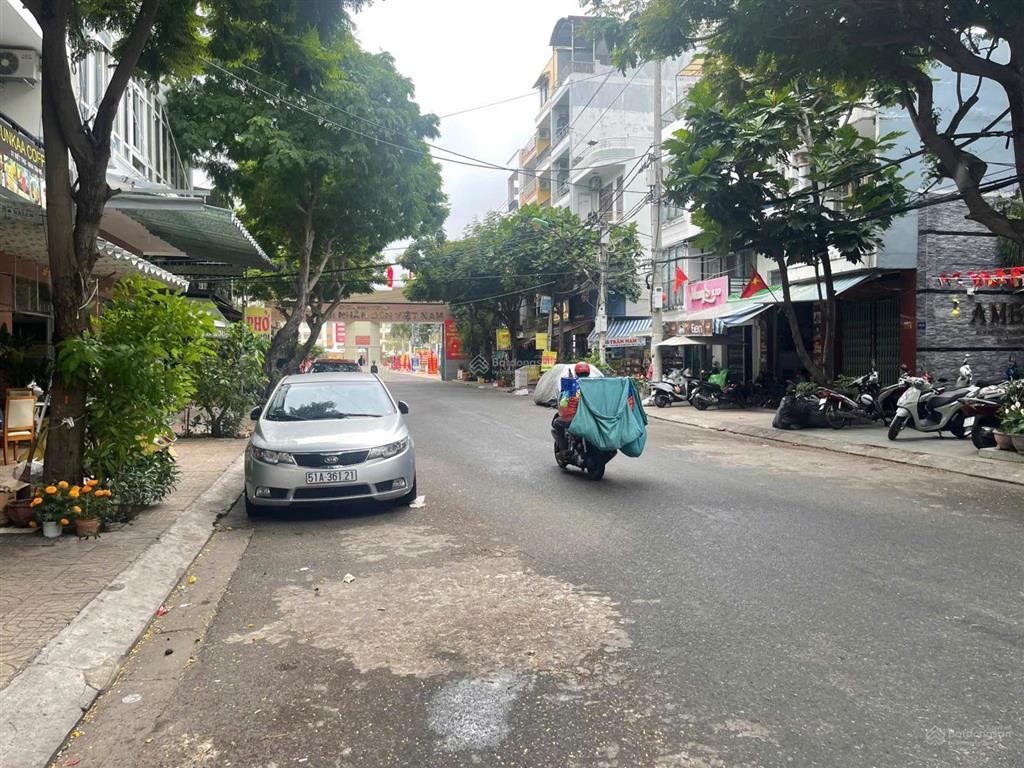 Bán nhà ngay đường huỳnh thúc kháng, ngay chợ xóm mới, vị trí vàng kinh doanh