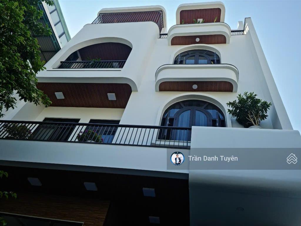 Căn biệt thự trong phố siêu đẹp có hồ bơi khu bàn cờ tttp nha trang đường lê chân