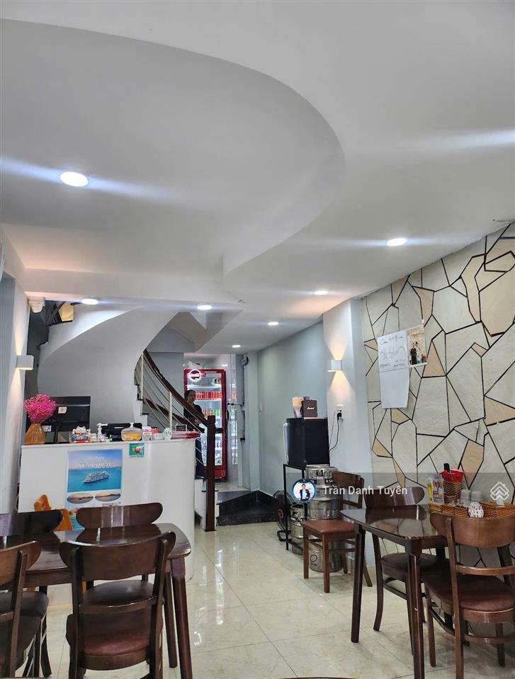 Nhà đẹp 4 tầng ngô thời nhiệm vị trí đẹp, đang có hợp đồng thuê