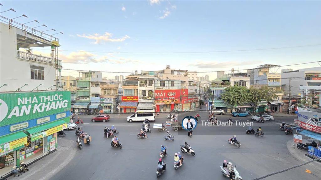 Bán siêu phẩm nhà đẹp căn góc vòng xoay đầu tư kinh doanh