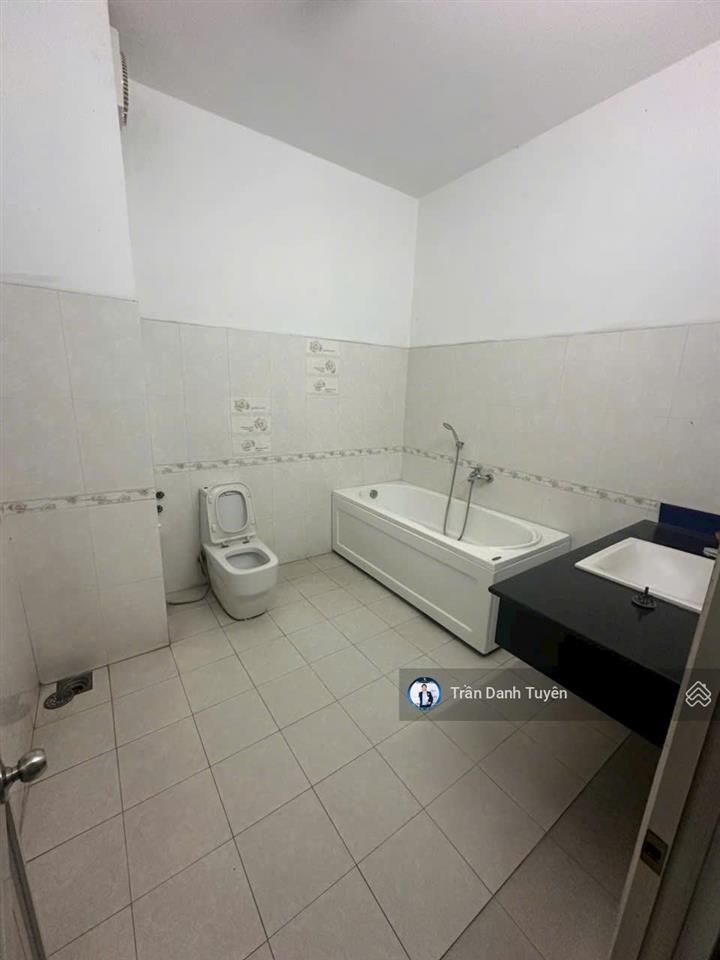 Bán gấp nhà 4 tầng đường thái nguyên đối diện nhà thiếu nhi, gần vincom. cách biển 3 phút đi xe