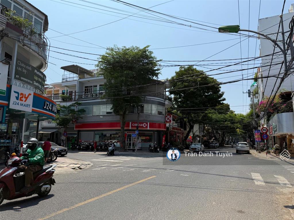 Bán đất 2 mặt tiền đường dã tượng cách biển trần phú chỉ 50m  sổ hồng vuông vắn