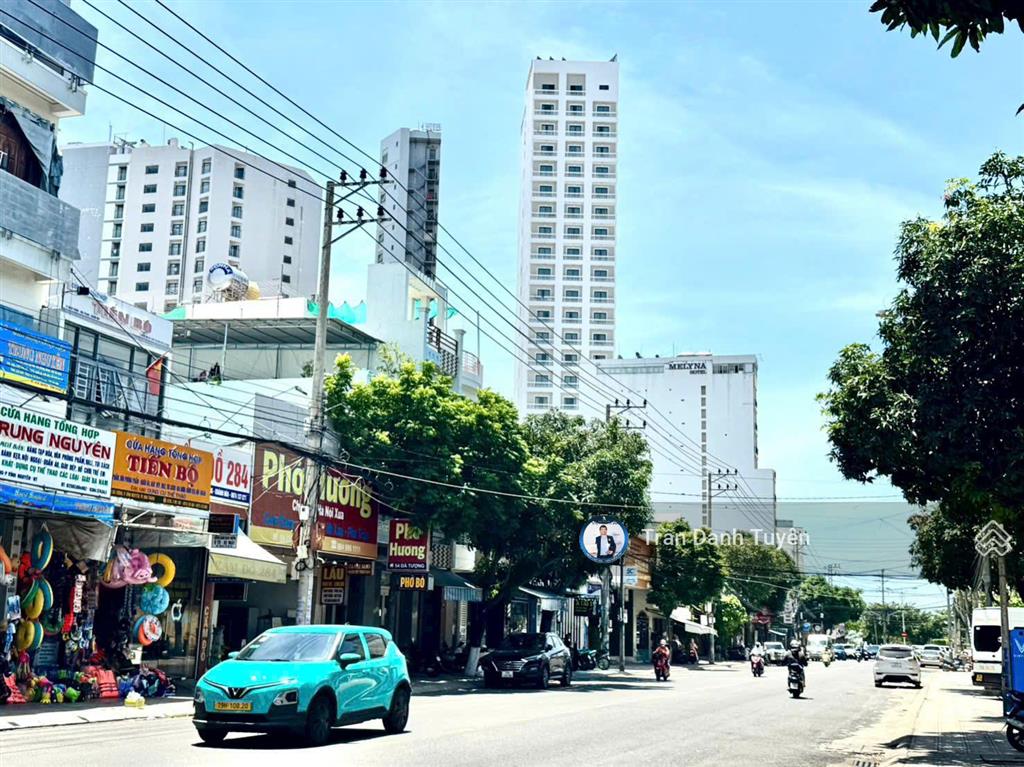 Bán đất 2 mặt tiền đường dã tượng cách biển trần phú chỉ 50m  sổ hồng vuông vắn