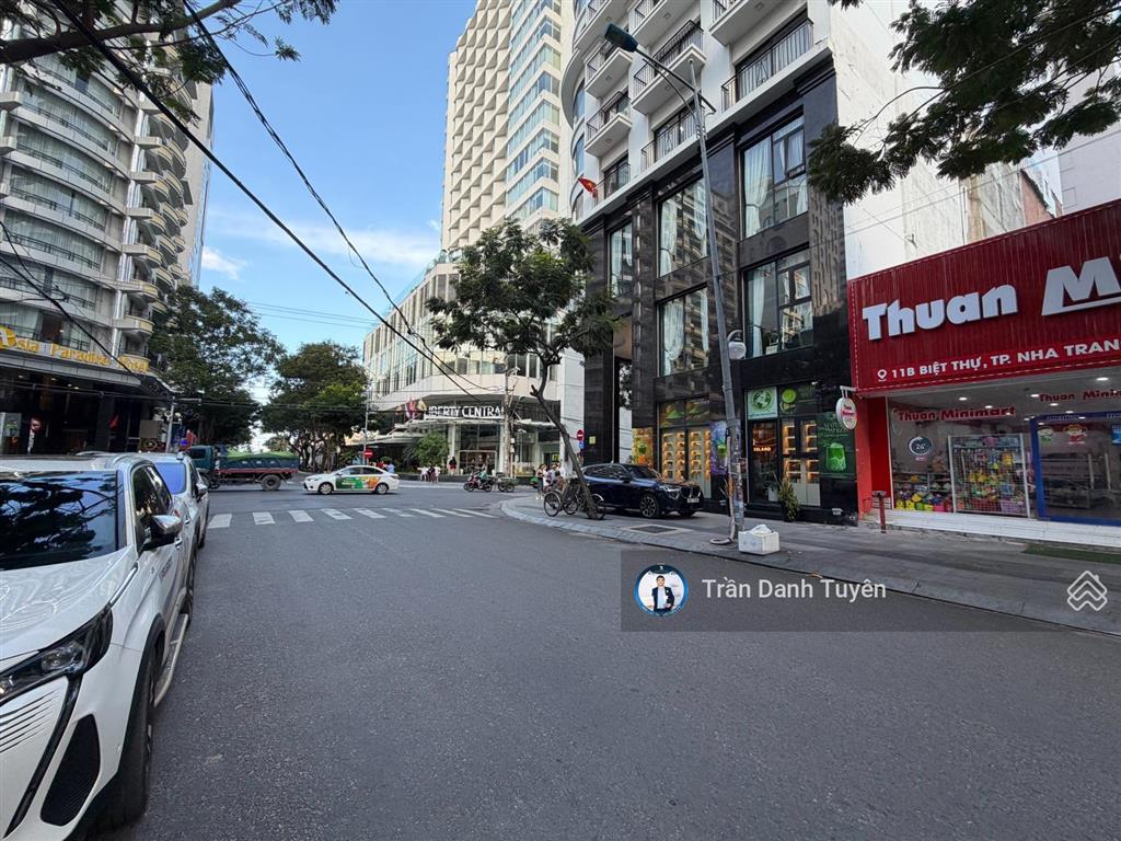 Bán đất diện tích lớn thích hợp xây dựng ks nằm trên trục đường biệt thự  nha trang