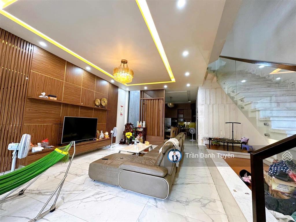 Hạ giá bán nhà 3 tầng siêu đẹp đường lê quý đôn, trung tâm nha trang