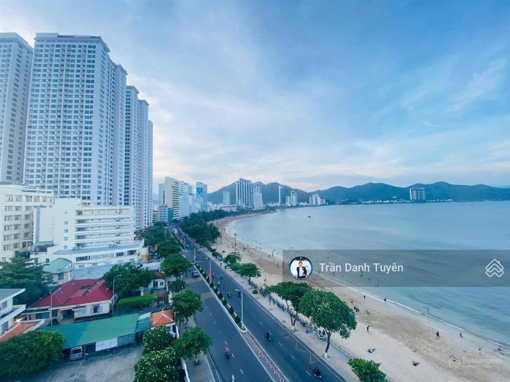 Bán tòa khách sạn trực diện biển hòn chồng, căn góc 2 mặt tiền đường phạm văn đồng