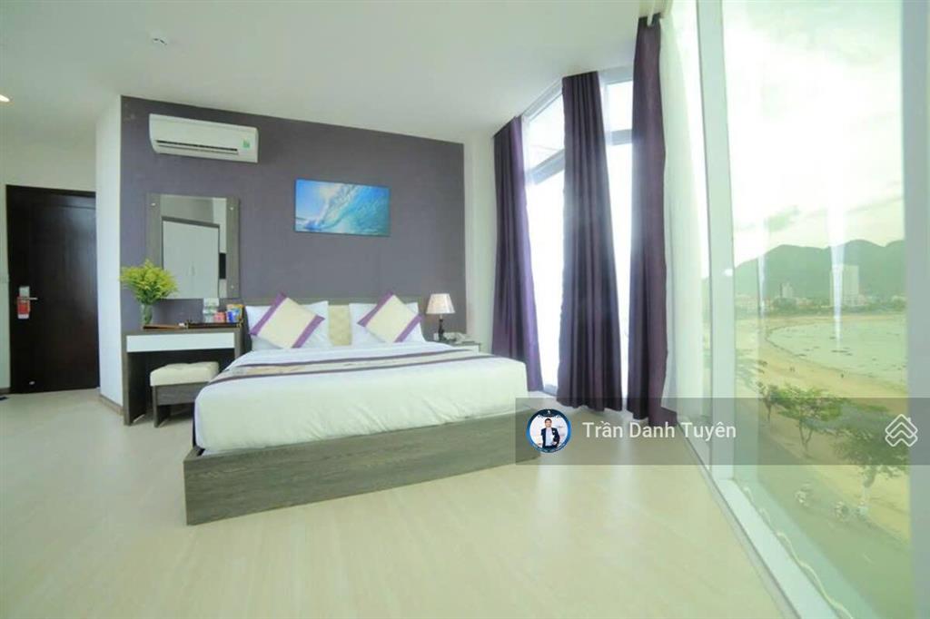 Bán tòa khách sạn trực diện biển hòn chồng, căn góc 2 mặt tiền đường phạm văn đồng