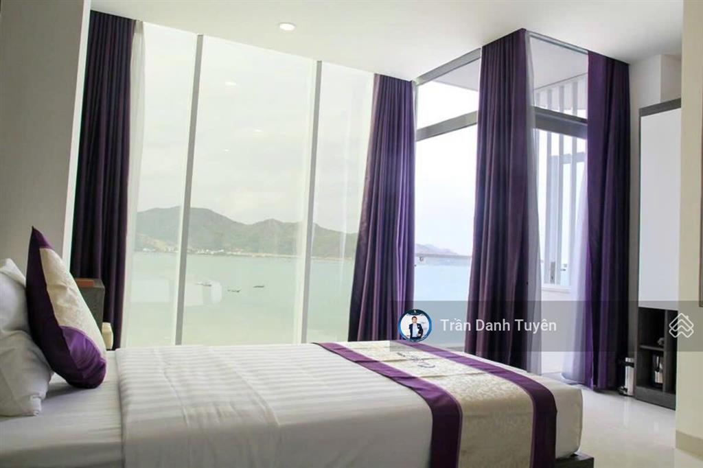 Bán tòa khách sạn trực diện biển hòn chồng, căn góc 2 mặt tiền đường phạm văn đồng