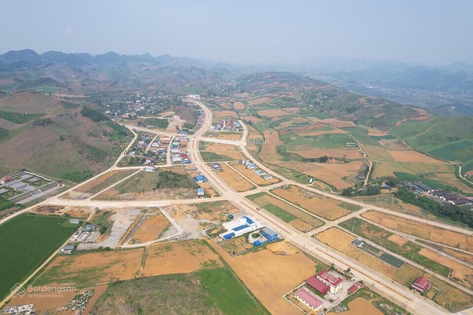 Chính chủ nhượng lô mặt đường 23m trung tâm hành chính vân hồ sơn la giá 2,3 tỷ