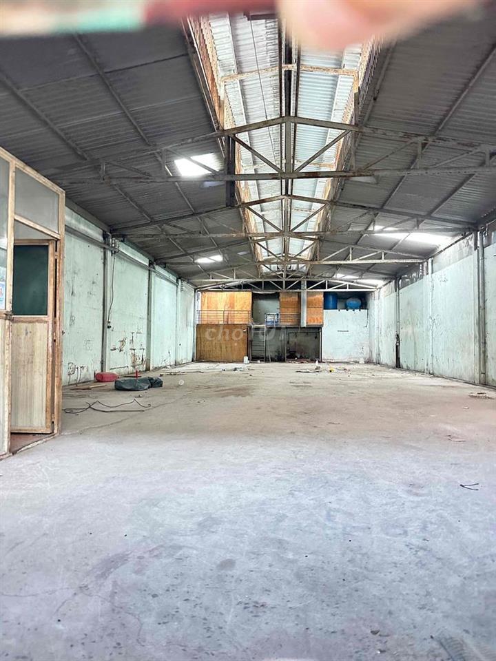 Cho Thuê Nhà  Kho Xưởng..Đường 7m Thông  XE tải..Gần LVK.HT.Dt:10x30m