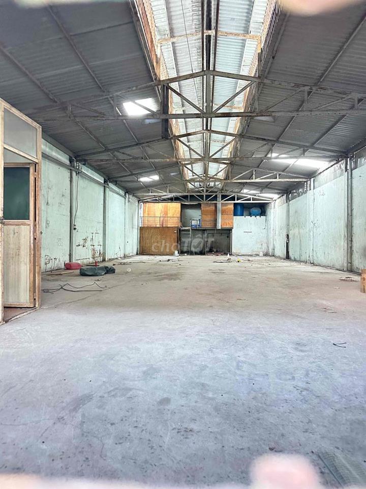 Cho Thuê Nhà  Kho Xưởng..Đường 7m Thông  XE tải..Gần LVK.HT.Dt:10x30m