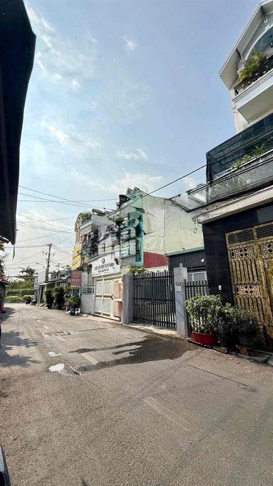 Cho Thuê Nhà Làm Kho .Sản Xuất..MT Hẻm Xe tải HT17..Dt:6x23m Suốt