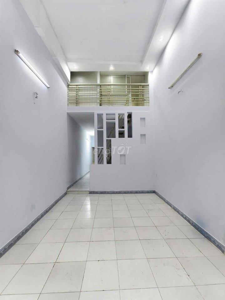 Cho Thuê Nhà Lửng..2pn 2wc đang sơn mới..Hẻm523LVK..HT..Q12.Dt:3,5x17m