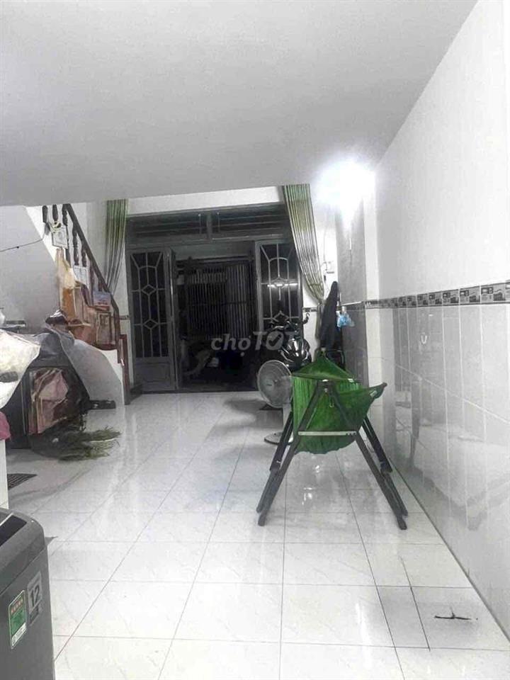 Cho Thuê Nhà Đúc Lửng..Dt:4,2x14m Có 2 pn Kín 1 p hở  2wc.Hẻm HT17.Q12