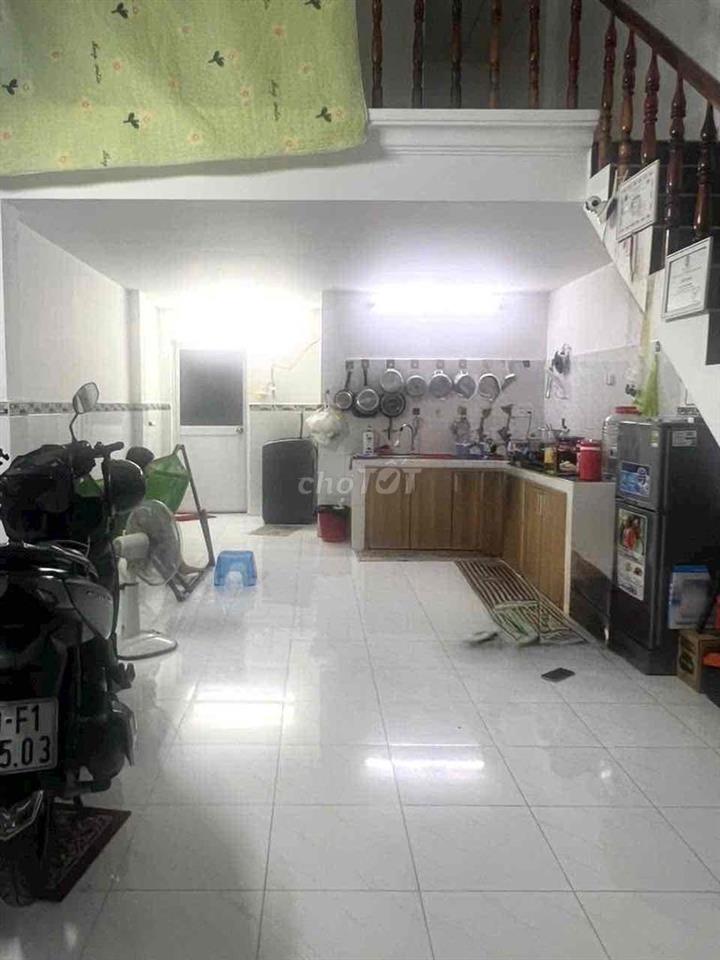 Cho Thuê Nhà Đúc Lửng..Dt:4,2x14m Có 2 pn Kín 1 p hở  2wc.Hẻm HT17.Q12