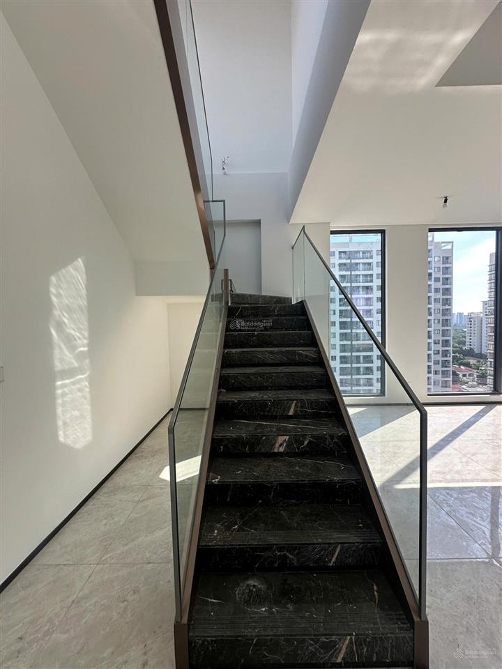 Penthouse aurora phú mỹ hưng, giá tốt 36 tỷ vnd, 145m2 + 125m2 sân vườn
