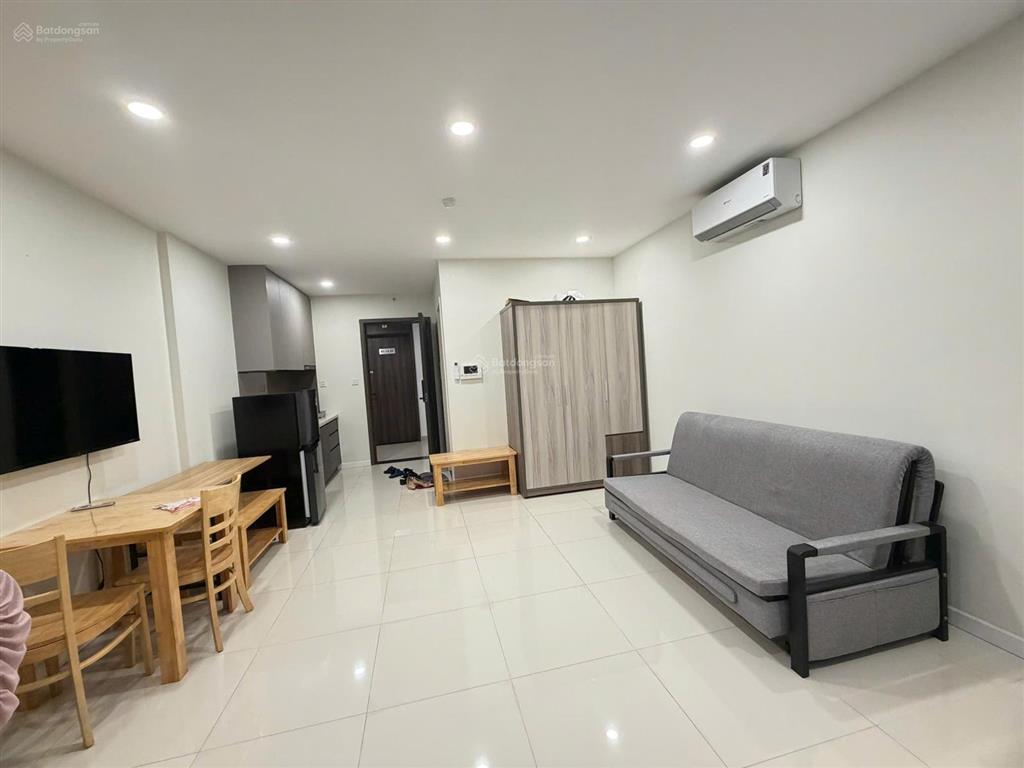 Cần cho thuê căn hộ officetel lavida plus q7.  0909 626 ***