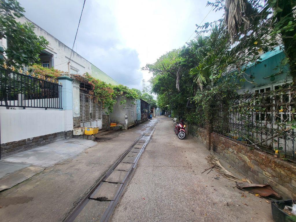 243 m2  mặt tiền đường vành đai 2 Phước Long B Tp Thủ Đức 16.9 tỷ.