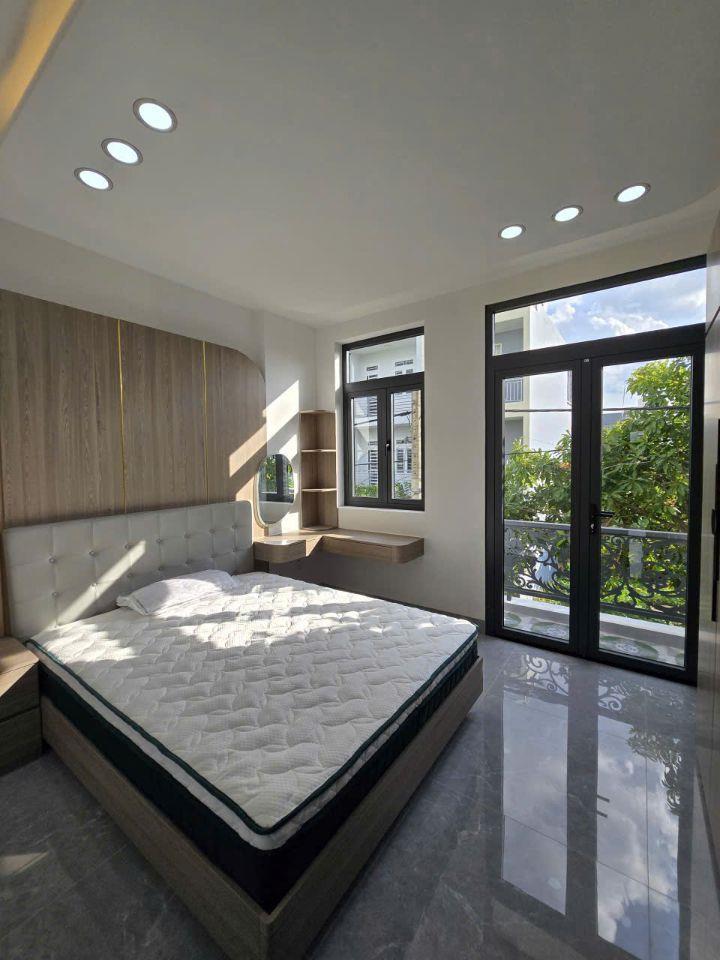 6.9 tỷ Nhà 3 lầu đường Nguyễn Duy Trinh Tp Thủ Đức- Nhà mới full nội thất cấp.