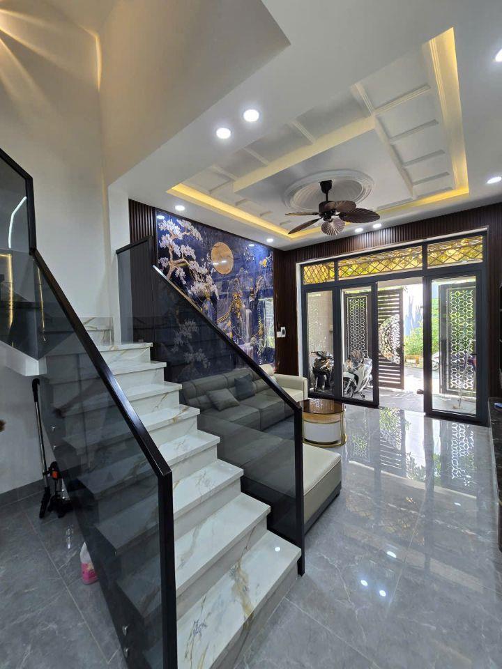 6.9 tỷ Nhà 3 lầu đường Nguyễn Duy Trinh Tp Thủ Đức- Nhà mới full nội thất cấp.