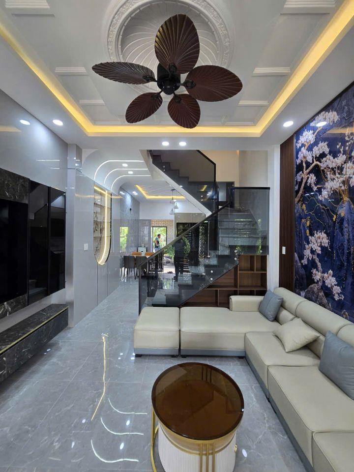 6.9 tỷ Nhà 3 lầu đường Nguyễn Duy Trinh Tp Thủ Đức- Nhà mới full nội thất cấp.