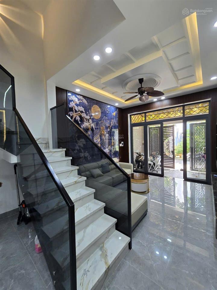 6.9 tỷ nhà 3 lầu đường nguyễn duy trinh tp thủ đức  nhà mới full nội thất cấp.