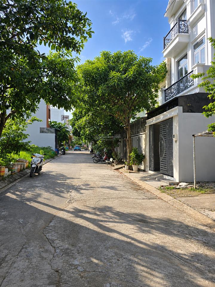 6.9 tỷ nhà 3 lầu đường nguyễn duy trinh tp thủ đức  nhà mới full nội thất cấp.